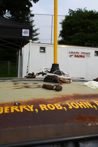 Illustration for article titled The 24 Hours Of LeMons New England 2009 Über Gallery, Part 1